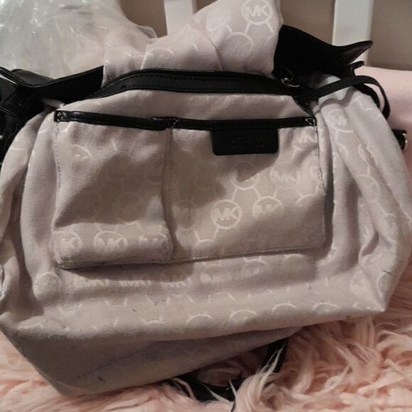 AUTHENTIC MICHAEL KORS BLACK LEATHER GOLD HARDWARE LOCK & KEY CHAIN SATCHEL BAG - Picture 9 of 17